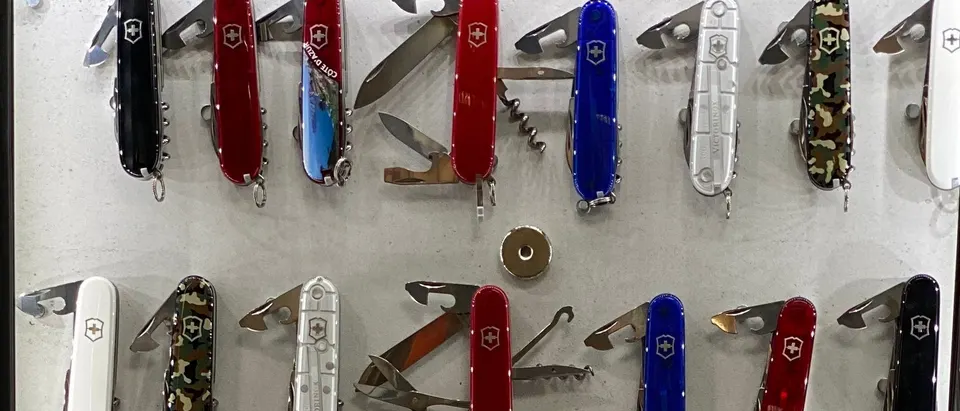Présentoir de couteaux suisses multifonctions Victorinox